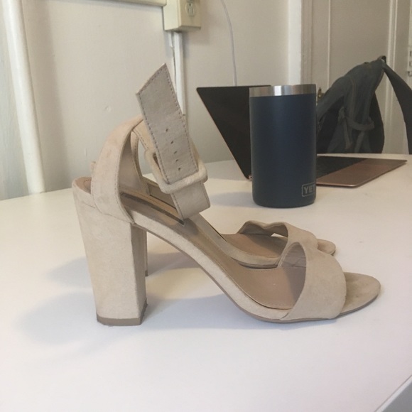 BCBG nude heels sandals open toe - Picture 3 of 5